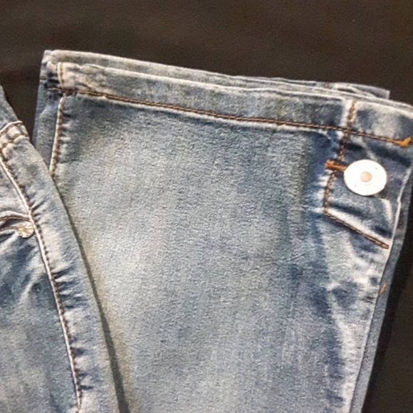 5/$25 SHEIN jeans with buttoned cuffs - Picture 2 of 3